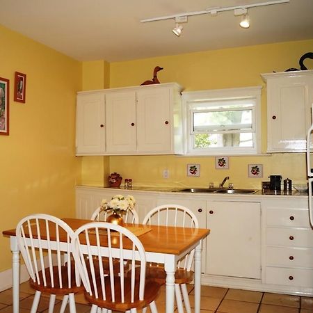 La Maison Drew B&B Magog ภายนอก รูปภาพ