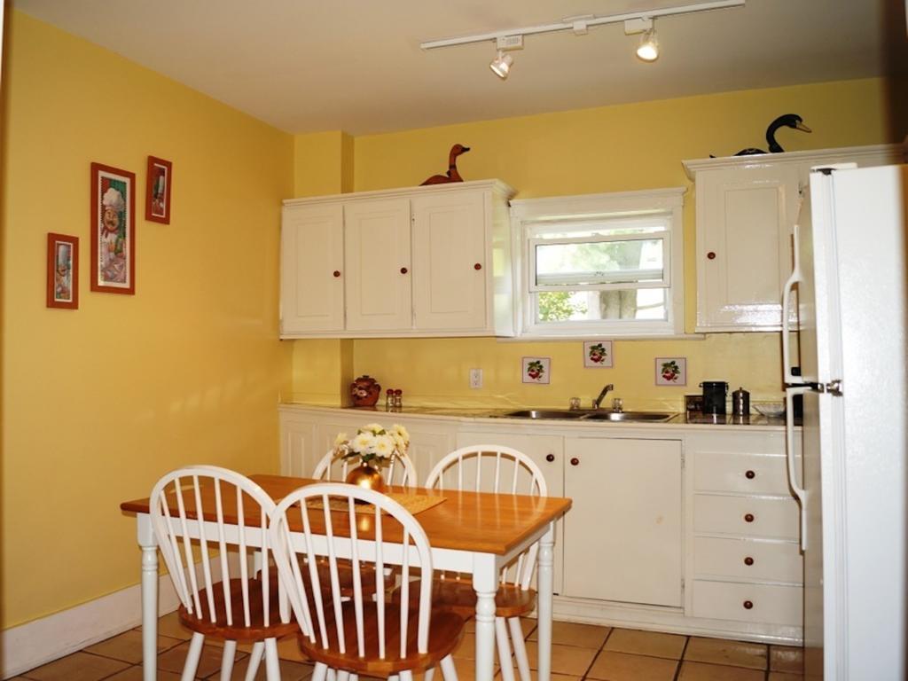 La Maison Drew B&B Magog ภายนอก รูปภาพ