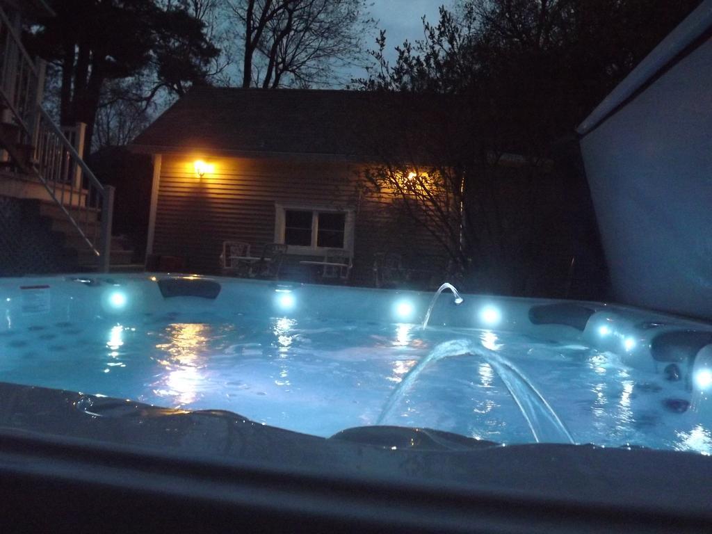 La Maison Drew B&B Magog ภายนอก รูปภาพ